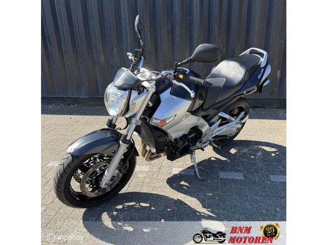 suzuki - gsr-600
