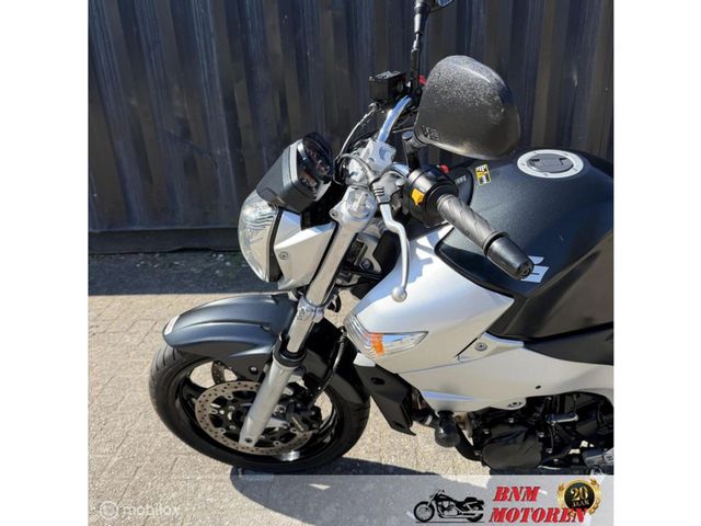 suzuki - gsr-600