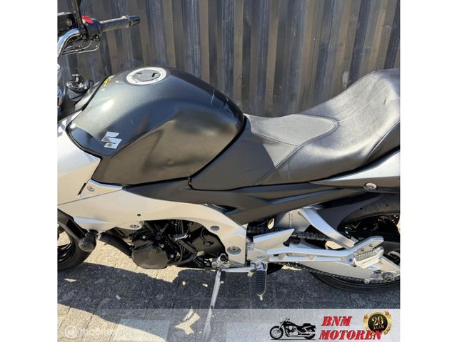 suzuki - gsr-600