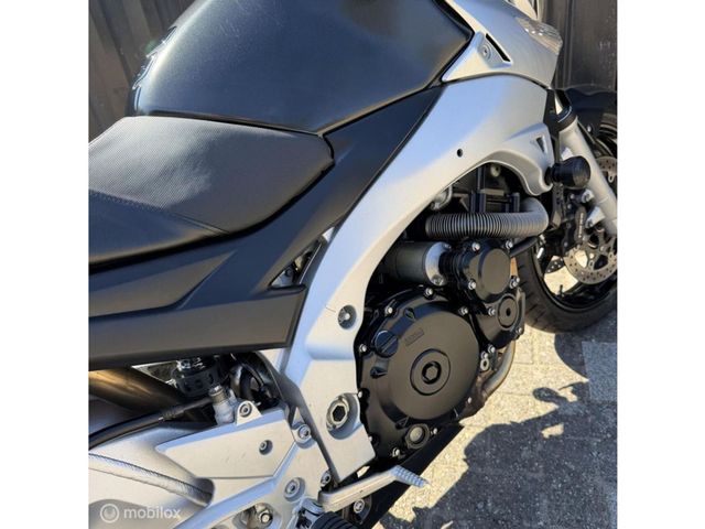 suzuki - gsr-600