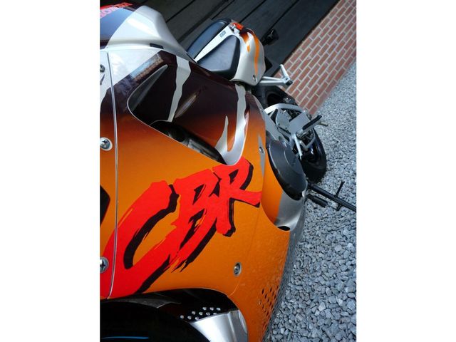honda - cbr-900-rr-fireblade