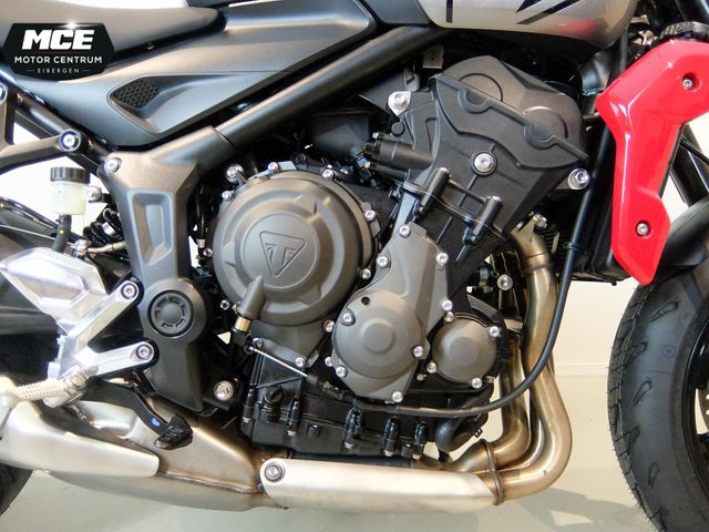 triumph - trident-660