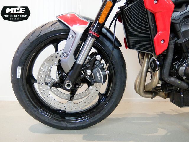 triumph - trident-660