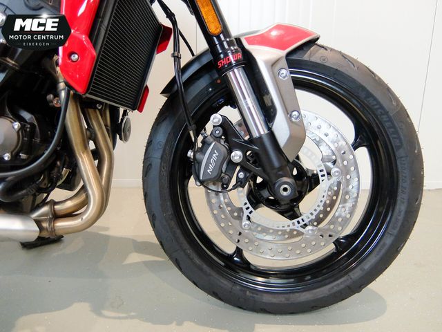 triumph - trident-660
