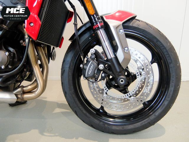 triumph - trident-660