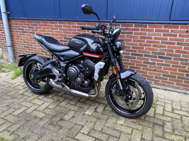 triumph - trident-660