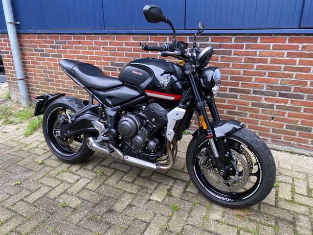 triumph - trident-660