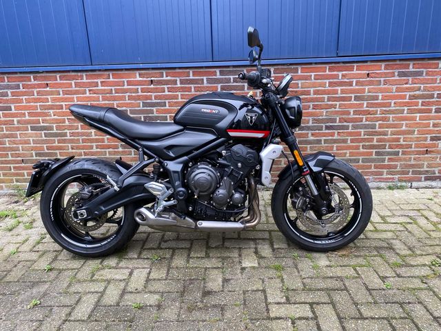 triumph - trident-660