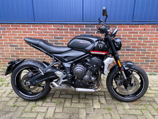 triumph - trident-660