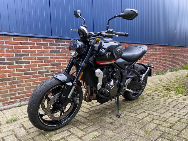 triumph - trident-660