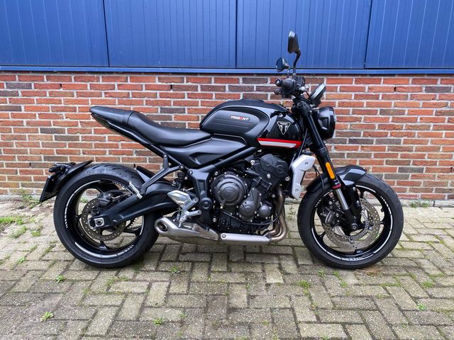 triumph - trident-660
