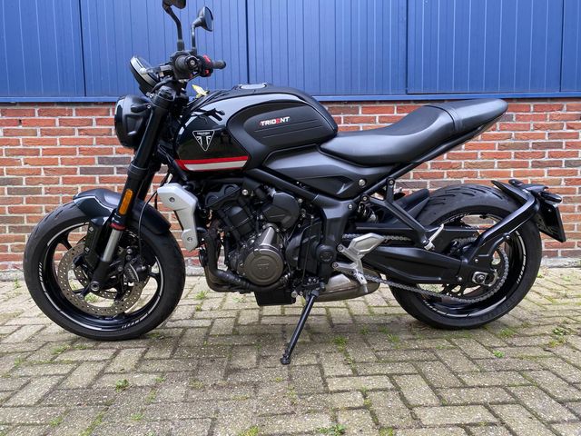triumph - trident-660