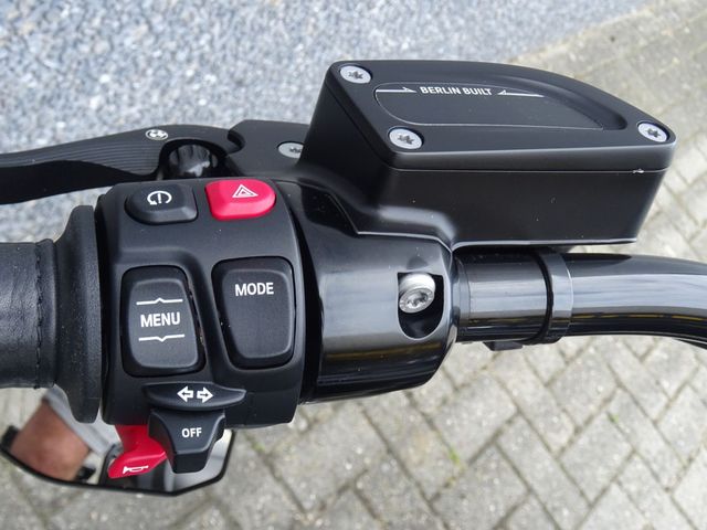 bmw - r-18