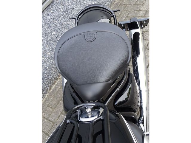 bmw - r-18