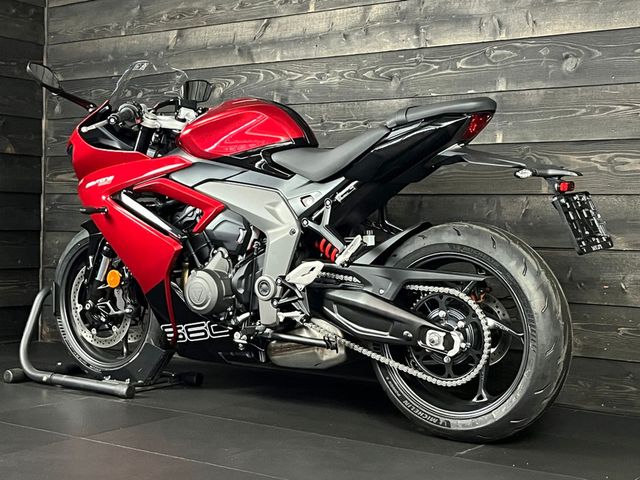 triumph - daytona-660