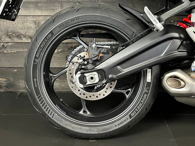 triumph - daytona-660