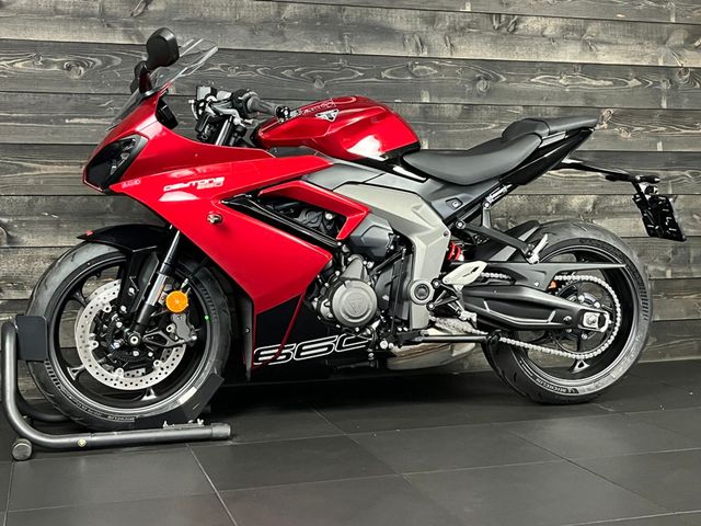 triumph - daytona-660