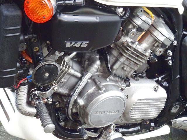 honda - vf-750-c-supermagna