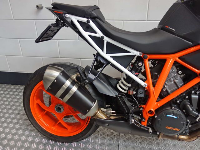 ktm - 1290-super-duke-r
