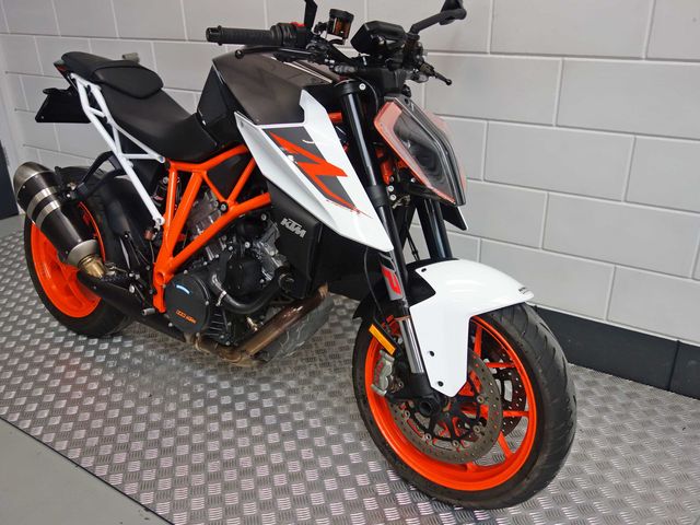 ktm - 1290-super-duke-r
