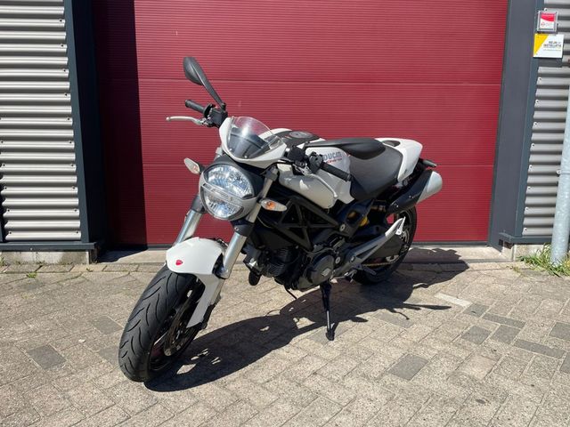 ducati - monster-696