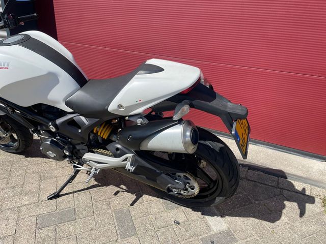 ducati - monster-696