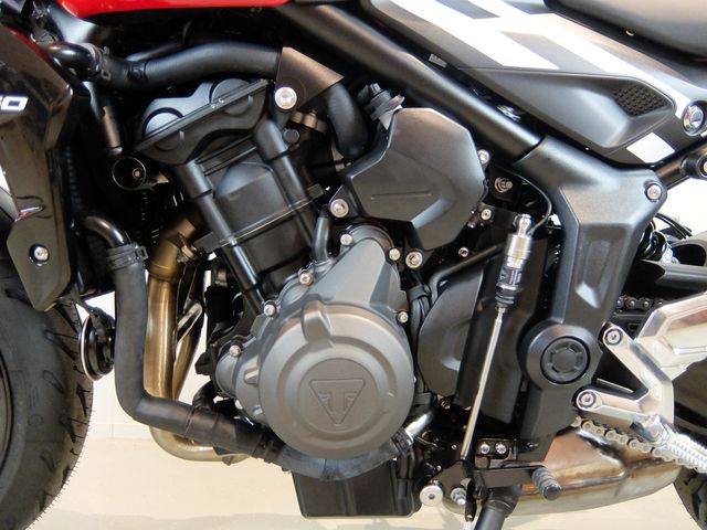 triumph - trident-660