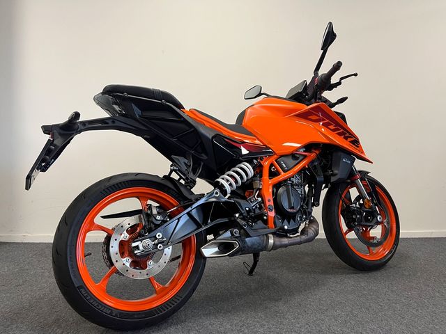 ktm - 390-duke