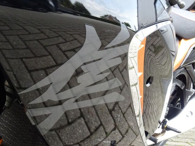 suzuki - gsx-r-1300-hayabusa