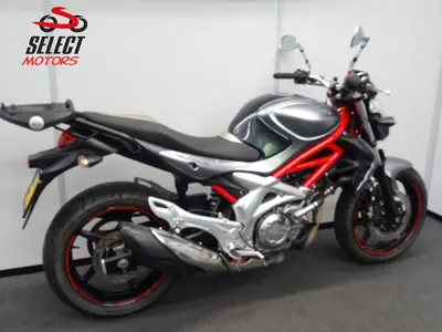 SUZUKI SFV 650 GLADIUS – foto 4
