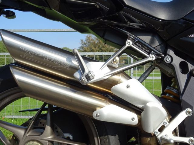 mv-agusta - brutale-990-r