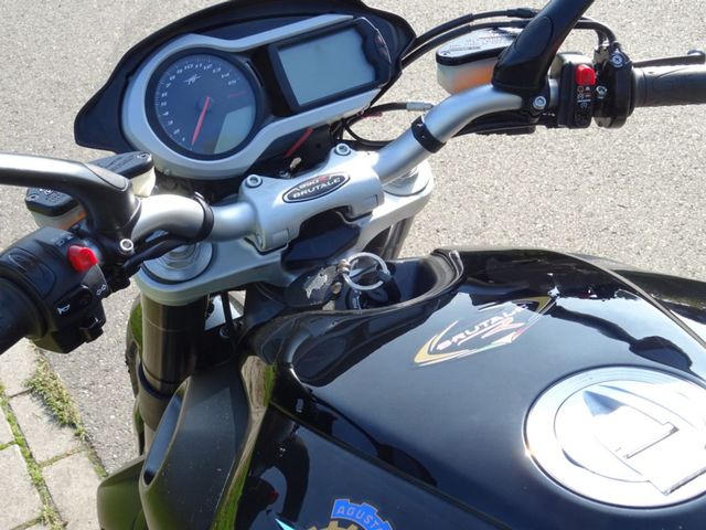 mv-agusta - brutale-990-r