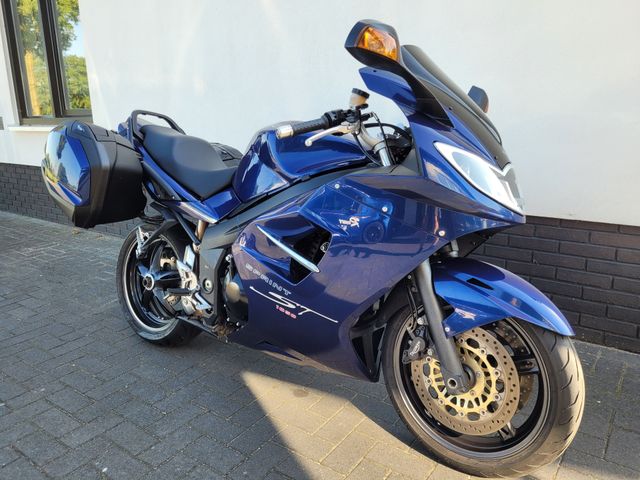 triumph - sprint-st-1050