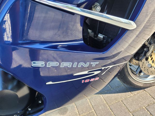 triumph - sprint-st-1050