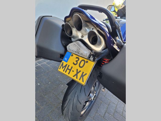 triumph - sprint-st-1050