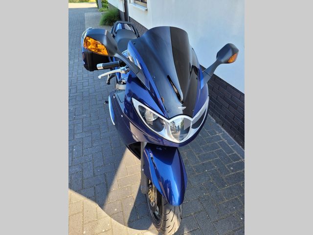 triumph - sprint-st-1050