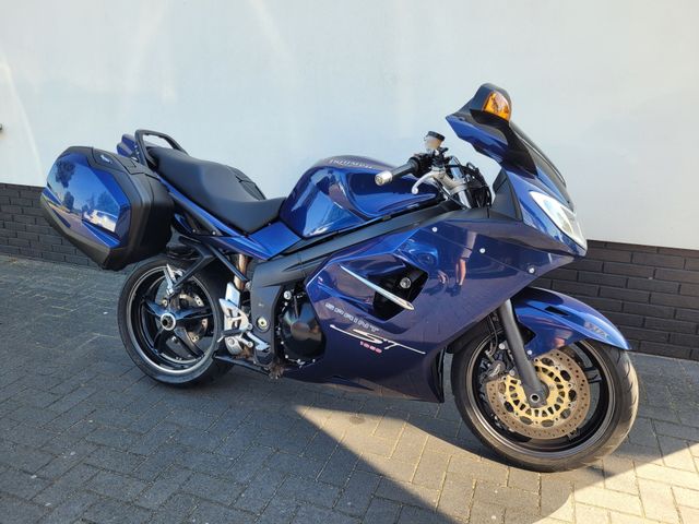 triumph - sprint-st-1050