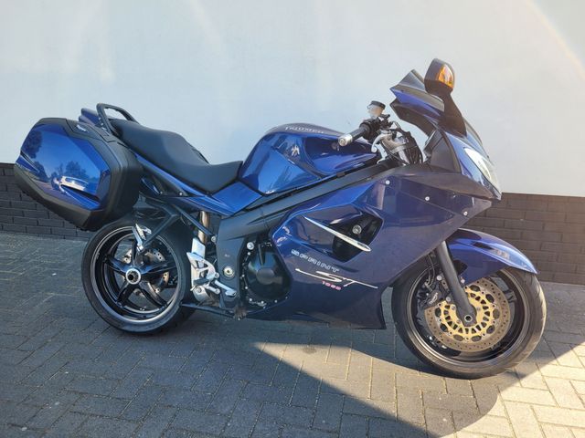 triumph - sprint-st-1050
