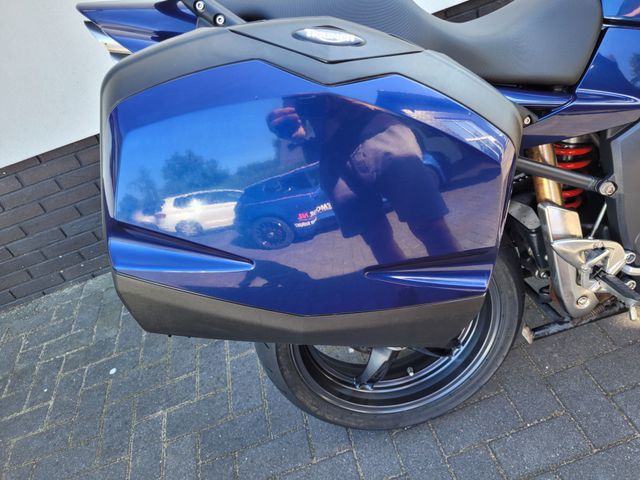 triumph - sprint-st-1050