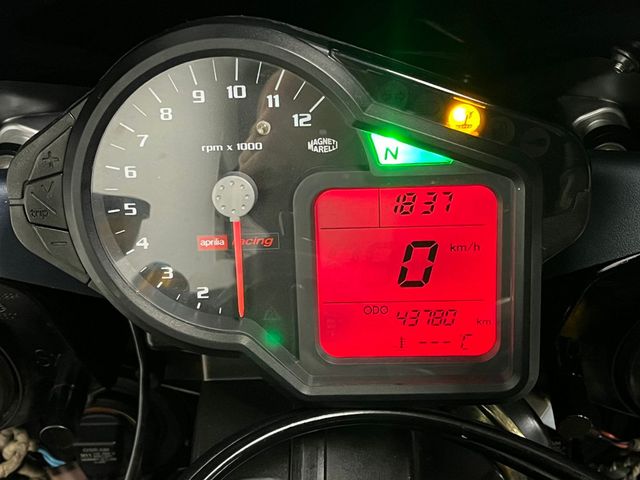 aprilia - rsv-1000-r