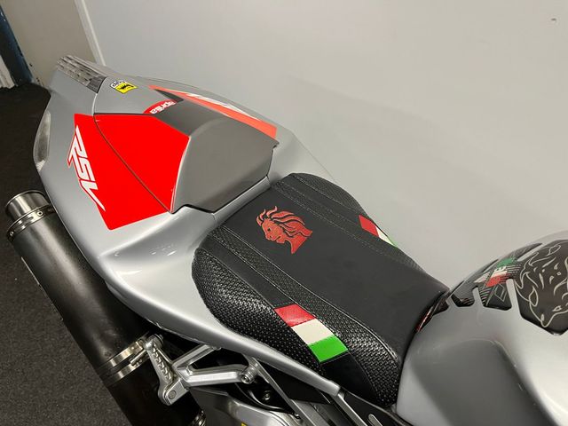 aprilia - rsv-1000-r