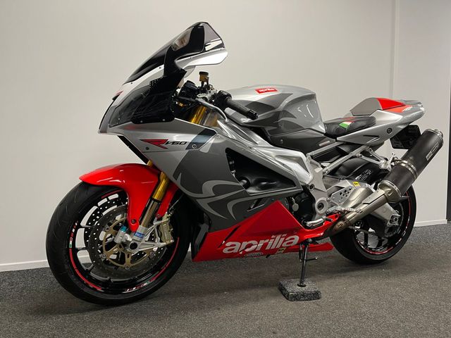 aprilia - rsv-1000-r