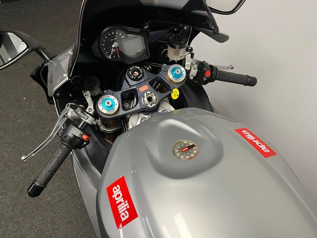 aprilia - rsv-1000-r