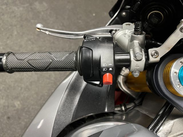 aprilia - rsv-1000-r