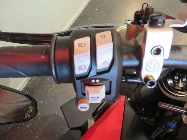 ducati - streetfighter-v2