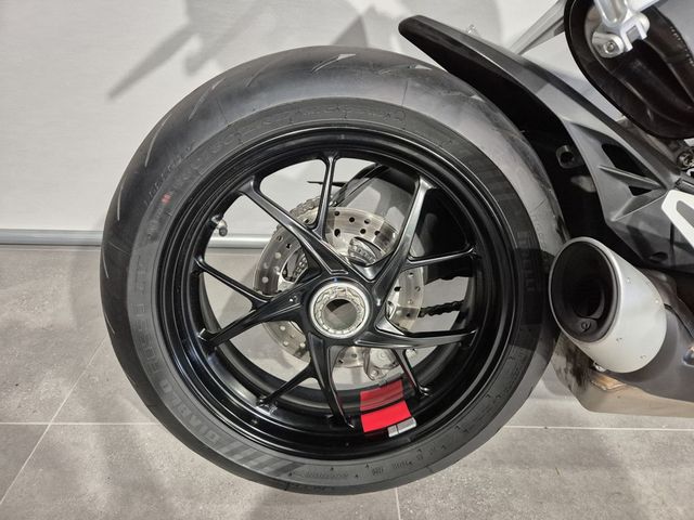 ducati - streetfighter-v2