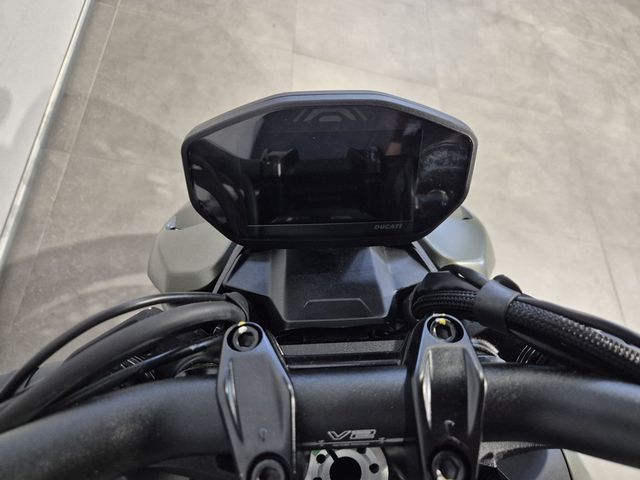 ducati - streetfighter-v2