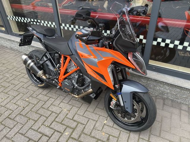 ktm - 1290-super-duke-gt