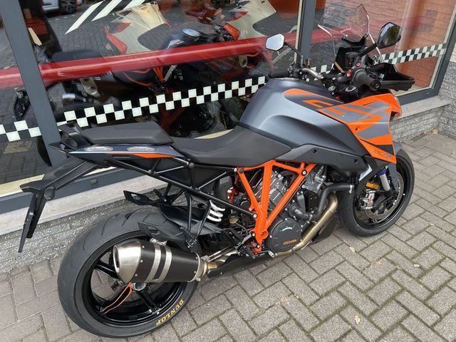 ktm - 1290-super-duke-gt