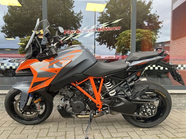 ktm - 1290-super-duke-gt